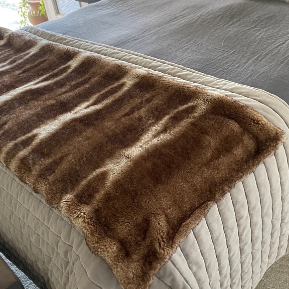 Pottery Barn faux mink fur throw 22x60” brown tan beige bed sofa patio blanket - Picture 4 of 7